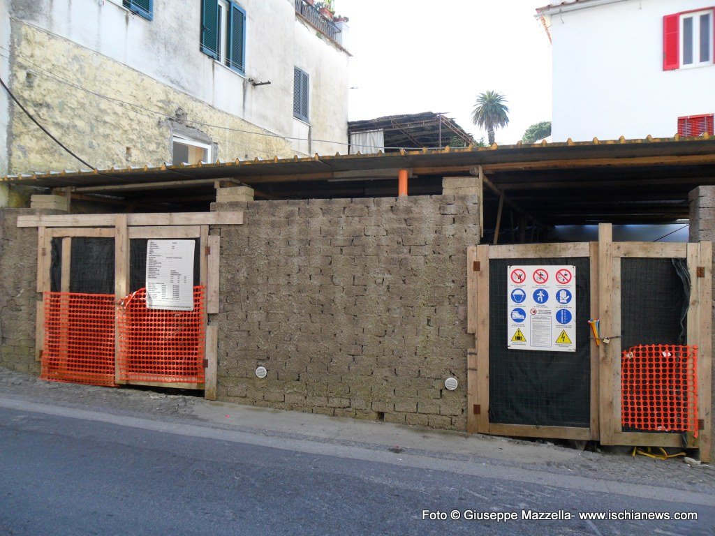 La fonte Lamartine, l' unica fredda di Piazza dei Bagni del Gurgitello, dismessa ed oggi con lavori in corso proprio di fronte alle ex- Terme   Lucibello